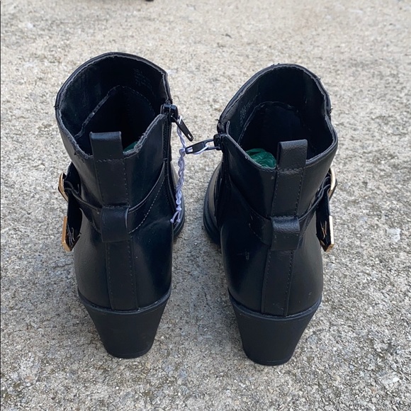 ⬇️🎉❗️Gold buckle booties❤️ - Picture 4 of 6